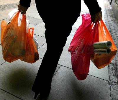 El Gobierno prevé prohibir las bolsas de plástico en enero de 2020